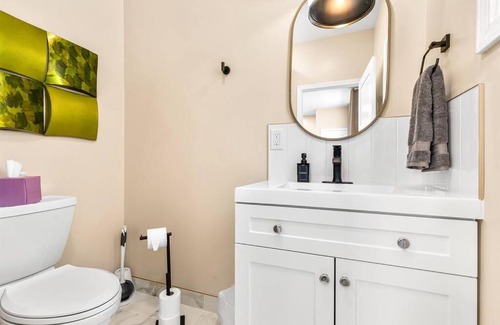 Mount Clemens Apartamento | New! Luxury 1BR Flat near Downtown Mount Clemens