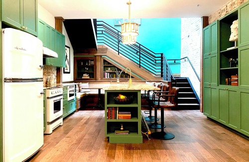 Downtown Chattanooga Condominio | NEW luxury 2-story loft in heart of walkable, historic Southside neighborhood