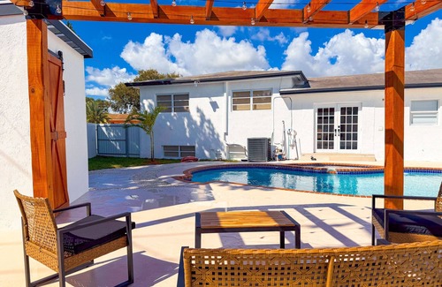 Miami Gardens Villa | NEW! Luxury 5BR Villa*Private Pool*BBQ*Game Room