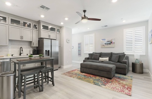 Rocklin Casa | New Luxury Attached- 1 BR Guest Suite, w/Kitchen, Pvt