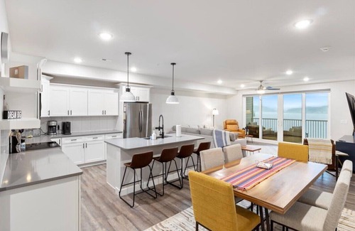 Camdenton Condominio | New Luxury Condo Near the Cave