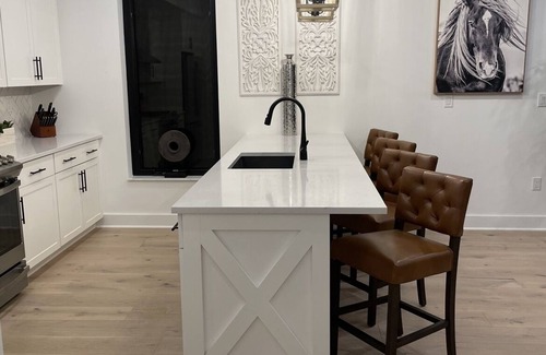Saratoga Springs Condominio | New Luxury End Condo Unit
