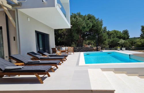 Lun Villa | New Luxury Family Villa Lun, 5-stars, 4 double bedrooms, pool