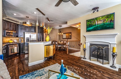 Legacy Park Casa | "New" Luxury & Highly furnished upscale w Patio, Garage & fireplace.