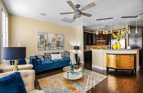 Legacy Park Casa | "New" Luxury & Highly furnished upscale w Patio, Garage & fireplace.
