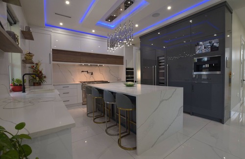 Surrey Casa | Luxury Home in Surrey Central | HVAC | Free Parking