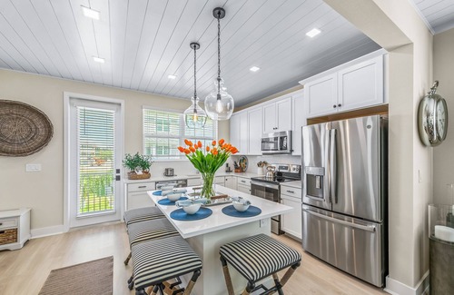 Cortez Casa | Luxury eco-friendly home, Boat Slip, Tesla Charger -Salt and Sand at Hunter's Po