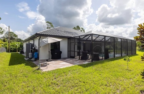 North Port Casa | New Luxury Home! Cozy & clean w/ Pool & Gym