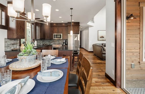 Cle Elum Casa | New, Luxury Home in Suncadia! Great Value * Hot Tub * Specials!