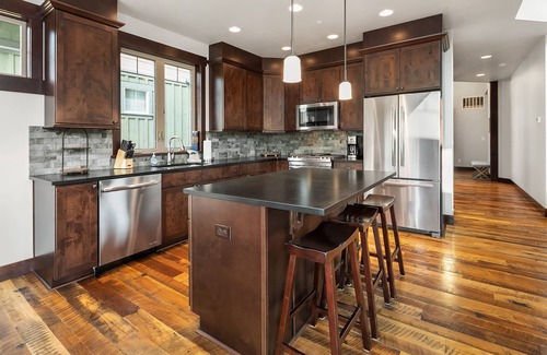 Cle Elum Casa | New, Luxury Home in Suncadia! Great Value * Hot Tub * Specials!