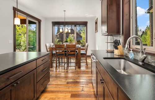 Cle Elum Casa | New, Luxury Home in Suncadia! Great Value * Hot Tub * Specials!