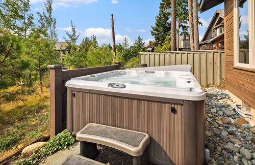 Cle Elum Casa | New, Luxury Home in Suncadia! Great Value * Hot Tub * Specials!