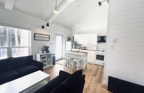 South River Casa | New luxury house w/hot tub private setting walk to ocean