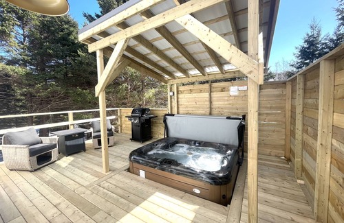 South River Casa | New luxury house w/hot tub private setting walk to ocean