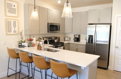 Lakeside Village Condominio | NEW! Luxury Keystone Condo with Mountain Views