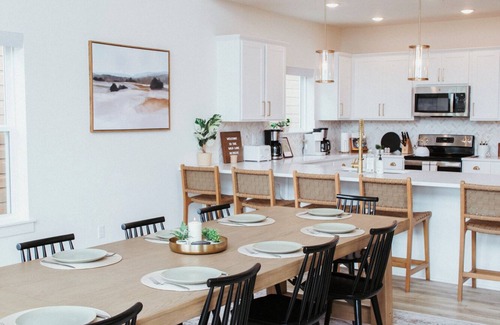 Kimberling City Cabina | NEW! Luxury Lakeview Cabin: Lazy River, Theater, Game Rm, Sleeps 20+, Hot Tub