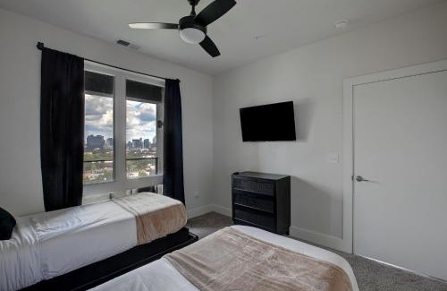 Home Park Apartamento | NEW Luxury Midtown Views , Sleeps 7, Free Parking