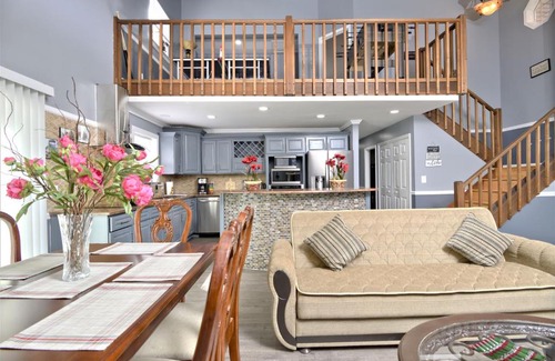 Long Pond Casa | NEW Luxury Pocono house -Newly renovated -Hot Tub -Game Room -Firepit -Pet Friendly -Near attractions