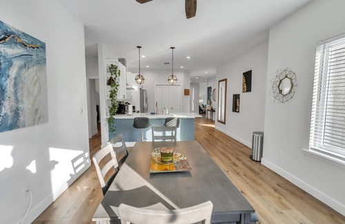 Meadowlawn Casa | NEW Luxury pool home w/hot tub, KING bed, close to beach, firepit