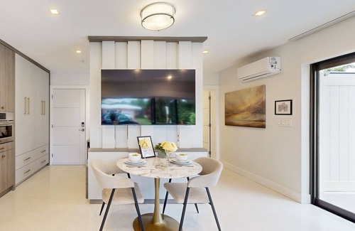 North Corals Apartamento | New! Luxury, Private, Modern w/Patio 1 Mi to Beach