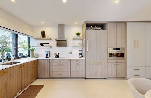 North Corals Apartamento | New! Luxury, Private, Modern w/Patio 1 Mi to Beach
