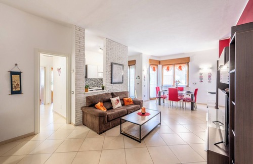 Marina di Carrara Casa | Nueva de lujo y tranquila 2BR Apt con terraza y vistas