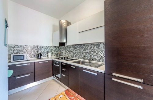 Marina di Carrara Casa | Nueva de lujo y tranquila 2BR Apt con terraza y vistas