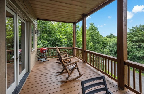 Whittier Condominio | Nuevo condominio Smoky Mountain Country Club de lujo ($ 99 / día de la semana hasta el 30 de junio)