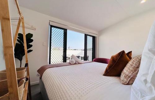 Mount Gravatt East Apartamento | New Luxury Spacious private convenient hilltop view 3BD