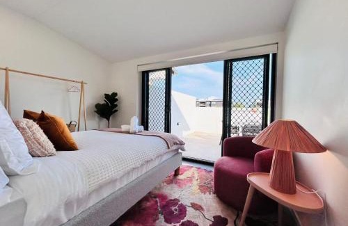 Mount Gravatt East Apartamento | New Luxury Spacious private convenient hilltop view 3BD