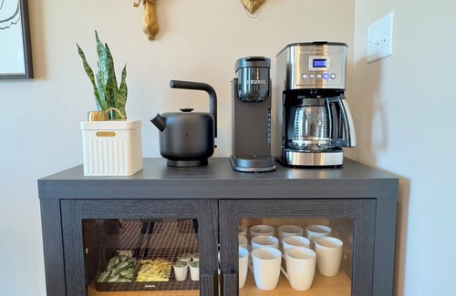 State College Casa | New Luxury Townhouse, Mins to PSU, Hosts 8 Guests by Orchid Lane Luxury Properties