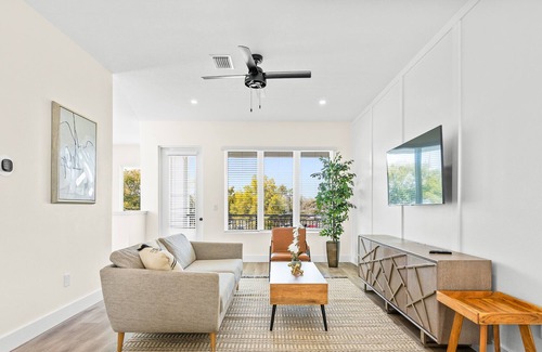 Tampa Heights Casa | New luxury townhome - Centrally located and near the Historic District!