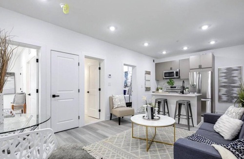 Kingman Park Cama Y Desayuno | New Luxury Unit in Capitol Hill | Close to Trolley