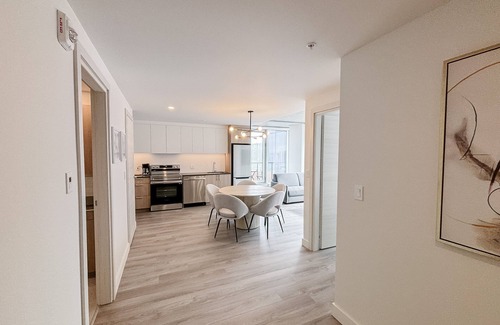 Quartier des Spectacles Apartamento | New Luxury Unit in Heart of MTL 810 | Metro access