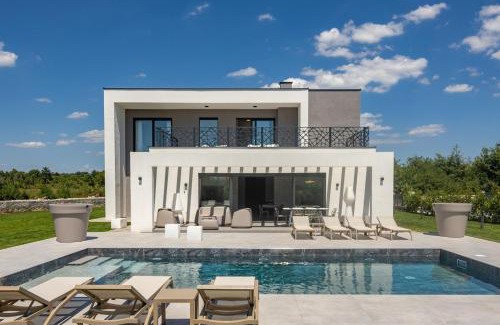 Butkovici Villa | New! Luxury Villa Epic 5 - 50 m2 heated pool