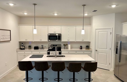 Lehigh Acres Casa | New Luxury Villa Home on Championship Golf Course. High speed WiFi AC