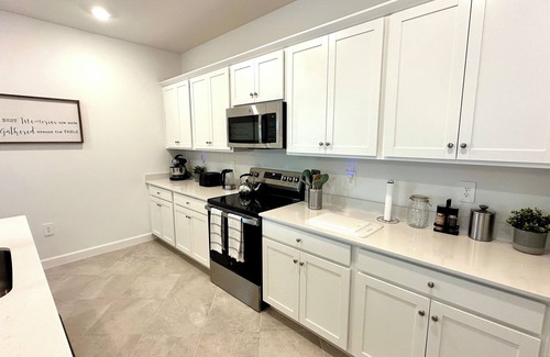 Lehigh Acres Casa | New Luxury Villa Home on Championship Golf Course. High speed WiFi AC