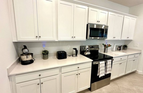 Lehigh Acres Casa | New Luxury Villa Home on Championship Golf Course. High speed WiFi AC