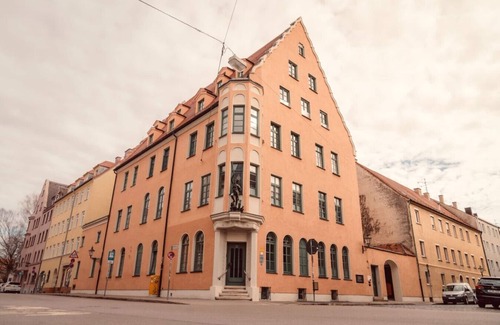Innenstadt Apartamento | NEW Luxus Suite TWO Kingbeds Netflix Center