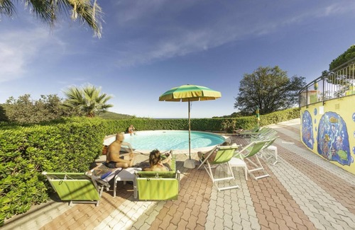 Marina di Andora Casa | Nueva gestión Casa Vacanze Villaggio Colombo V6 con terraza y piscina compartida