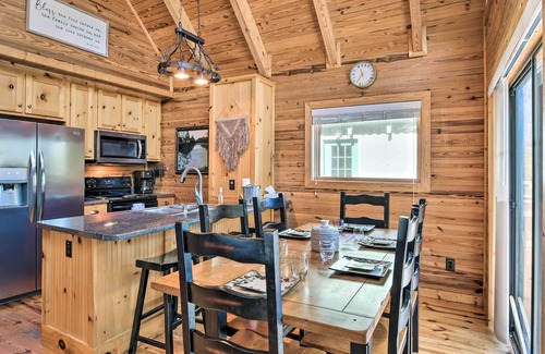 Seneca Cabina | NEW! Marvelous Seneca Retreat w/ Lakefront Views!