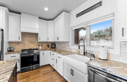McCall Casa | New - Meadowbright VIsta - Large driveway - Clubhouse with pool & hot tub - River - Luxury