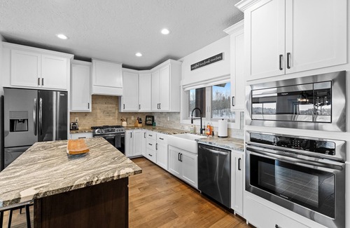 McCall Casa | New - Meadowbright VIsta - Large driveway - Clubhouse with pool & hot tub - River - Luxury