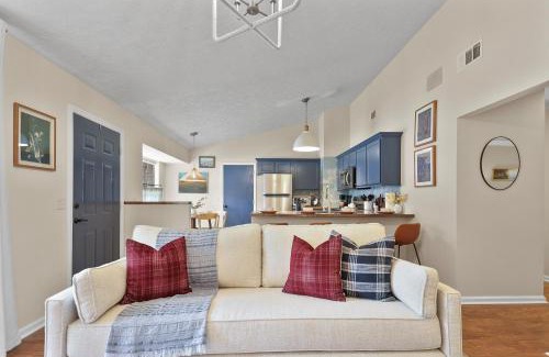 Whitemarsh Island Casa | New Meets Nostalgic - Adorable Cottage Sleeps 8