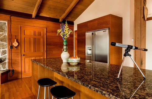 Ellenville Cabina | NEW Mid Century Expansive Hillside 4-bed nature retreat on 100+ acres