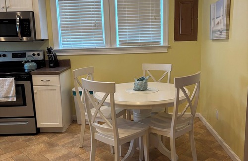 Paducah Casa | NEW! Midtown Bliss- 2 bed house with WiFi, within 5 minutes of Downtown Paducah