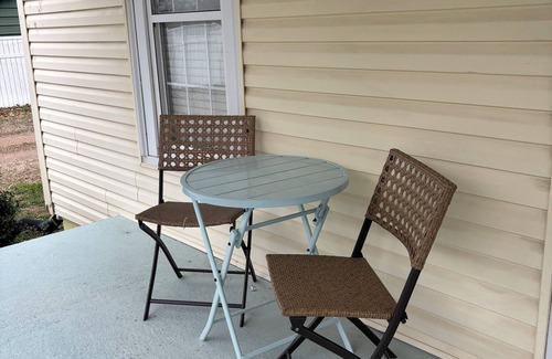 Paducah Casa | NEW! Midtown Bliss- 2 bed house with WiFi, within 5 minutes of Downtown Paducah