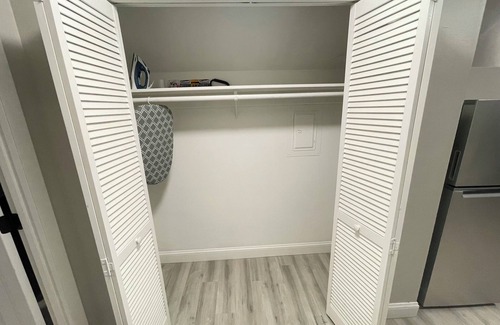 West Lebanon Apartamento | NEW - Mins To DHMC/ Hanover - Full Kitchen - Pet Friendly -Queen Size Bed