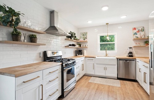 Charlotte Casa | NEW! minutes to downtown - Private Half-Acre Ranch Retreat