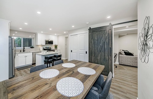 Westwood Plateau Casa | New & modern 1 bedroom suite nearby skytrain & parks!